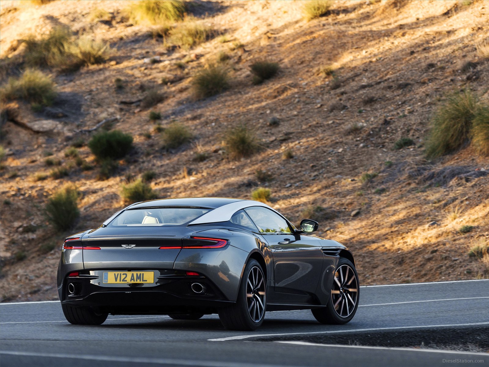Aston Martin DB11 2017
